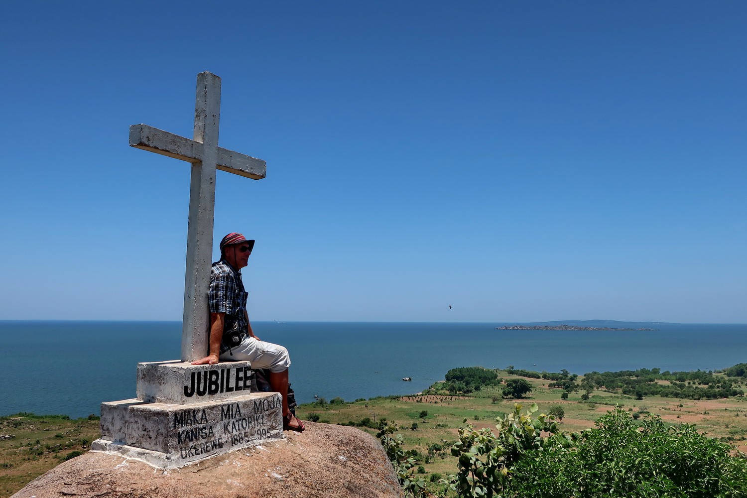 Kahagara Cross with Lake Victoria
